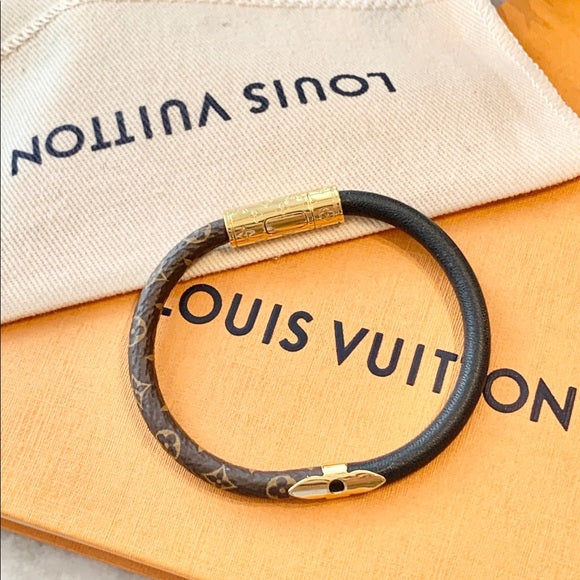 Authentic Louis Vuitton Monogam/Pink LV Circle Reversible Bracelet – Italy  Station