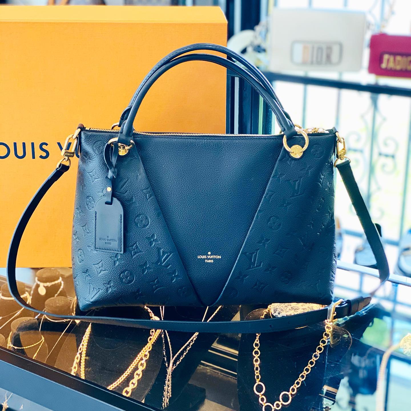 Louis Vuitton Empreinte V Tote MM – Caroline's Fashion Luxuries