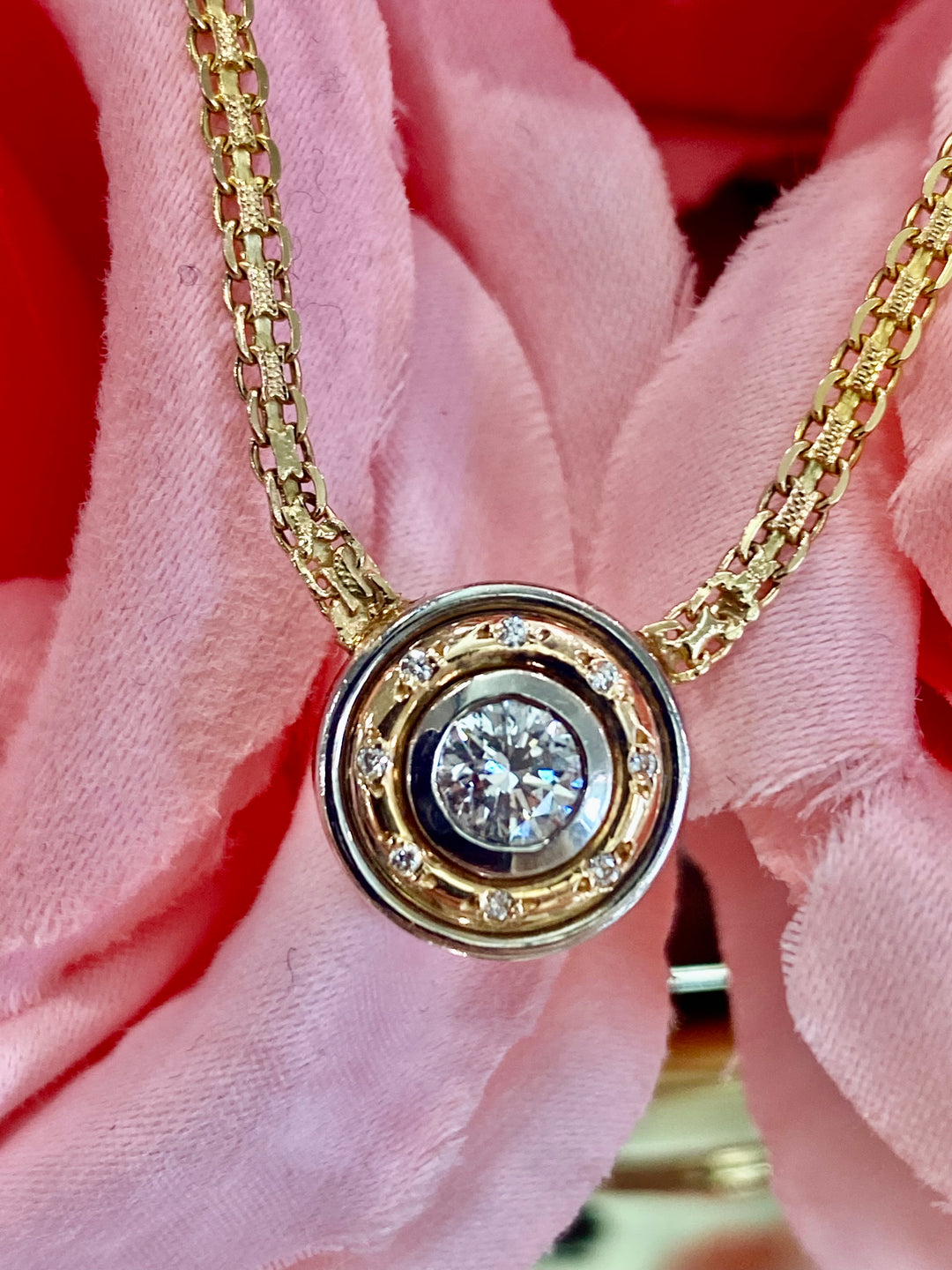 14K GOLD ROUND DIAMOND CENTER NECKLACE