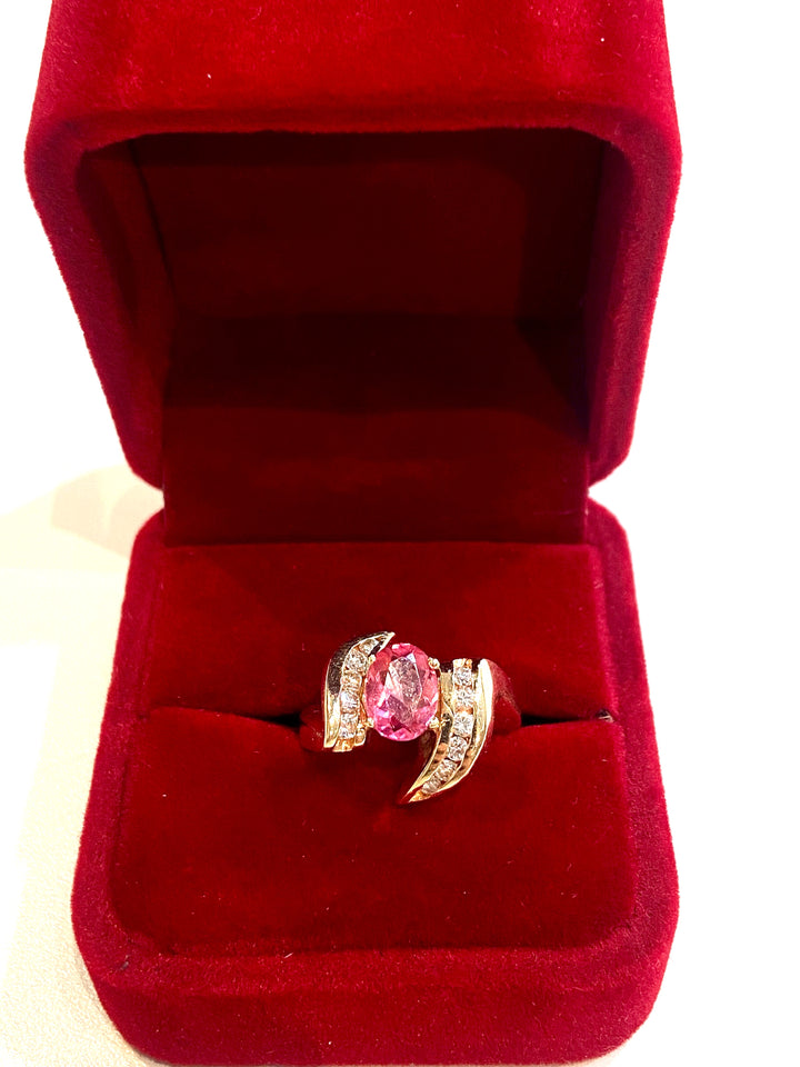 14K YELLOW GOLD SAPPHIRE AND DIAMONDS COCKTAIL RING