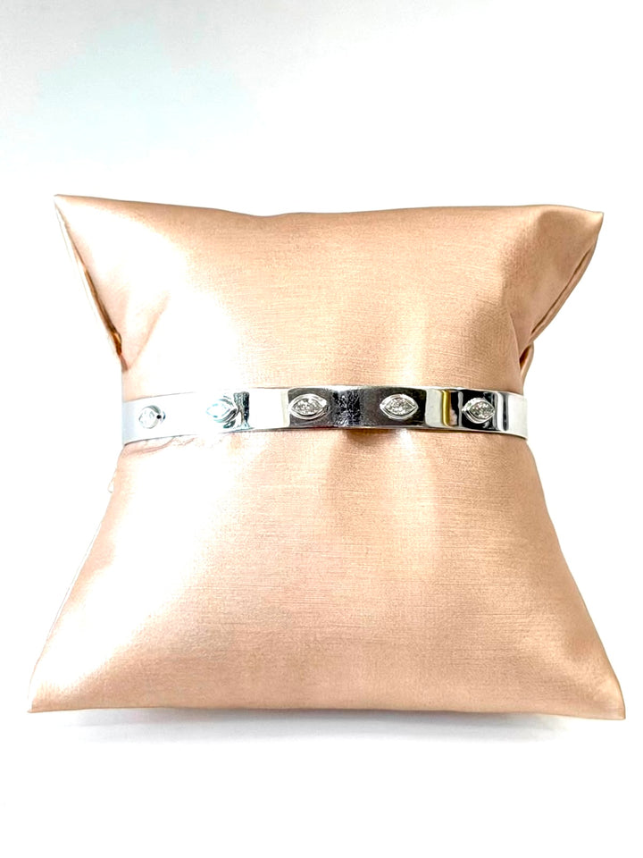 14K WHITE GOLD DIAMOND BANGLE BRACELET