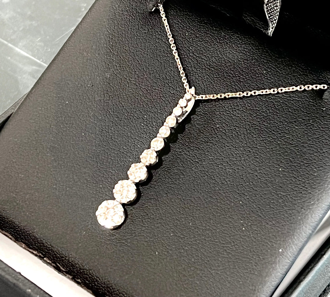 14K WHITE GOLD GRADUATED DIAMOND STRAND PENDANT NECKLACE