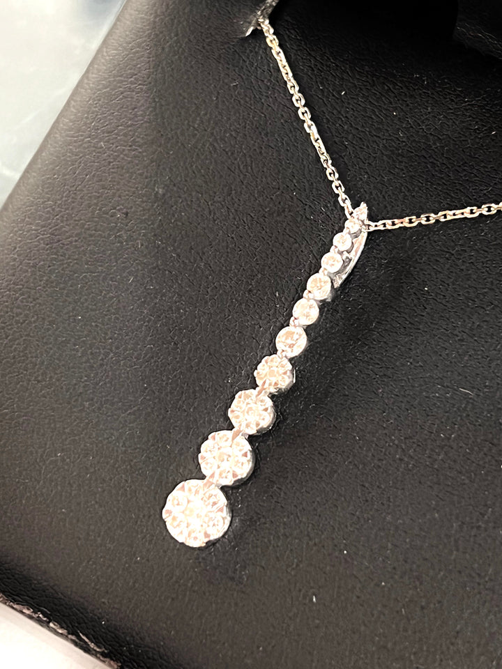 14K WHITE GOLD GRADUATED DIAMOND STRAND PENDANT NECKLACE
