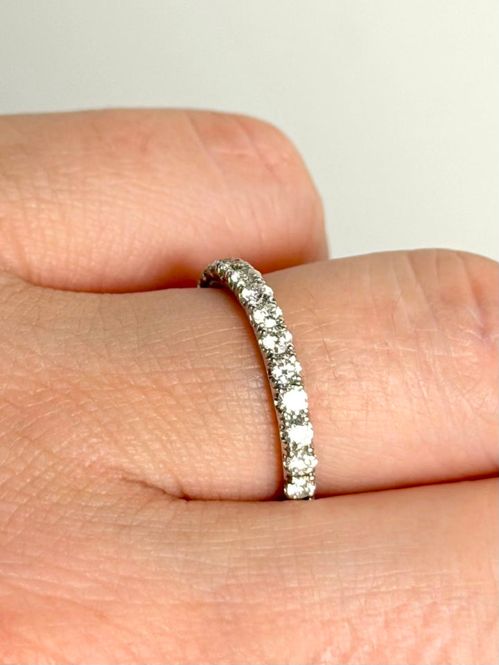 14K WHITE GOLD BAND DIAMOND RING