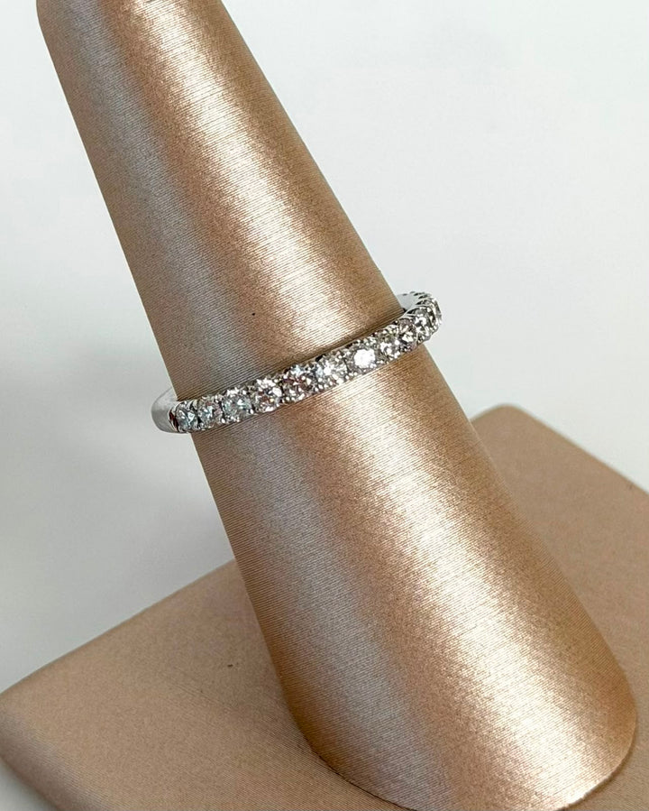 14K WHITE GOLD BAND DIAMOND RING