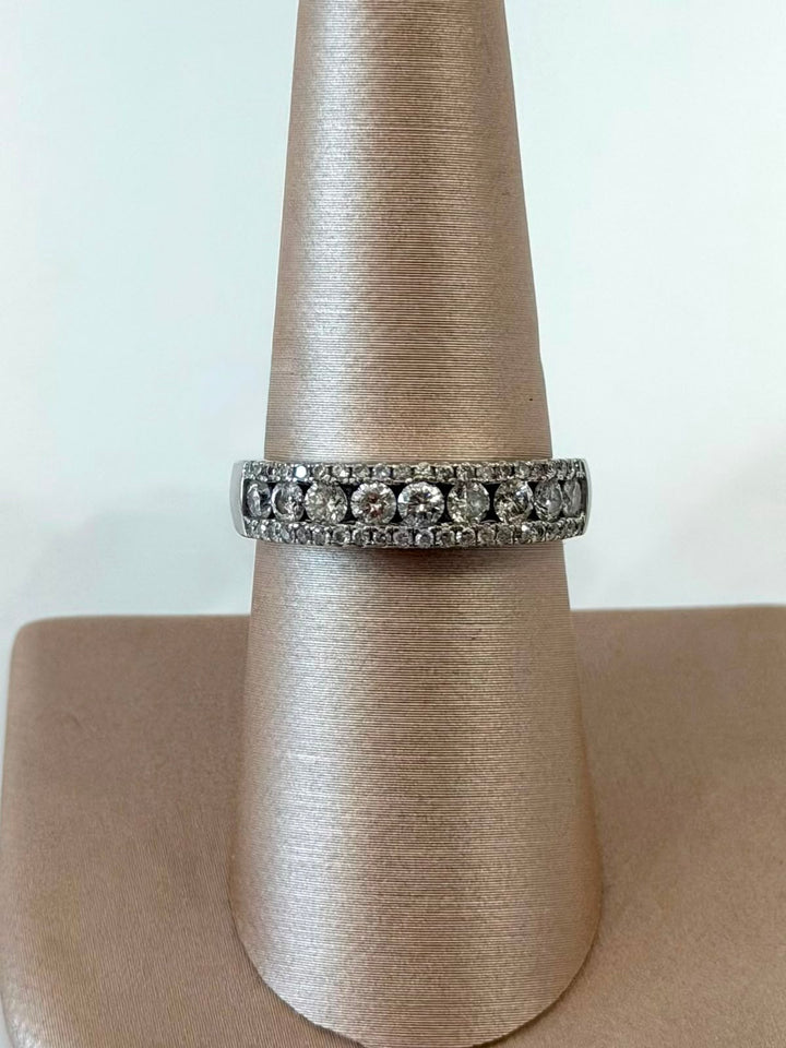 14K WHITE GOLD DIAMOND BAND RING