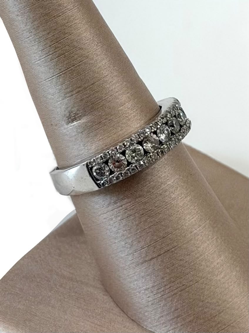 14K WHITE GOLD DIAMOND BAND RING