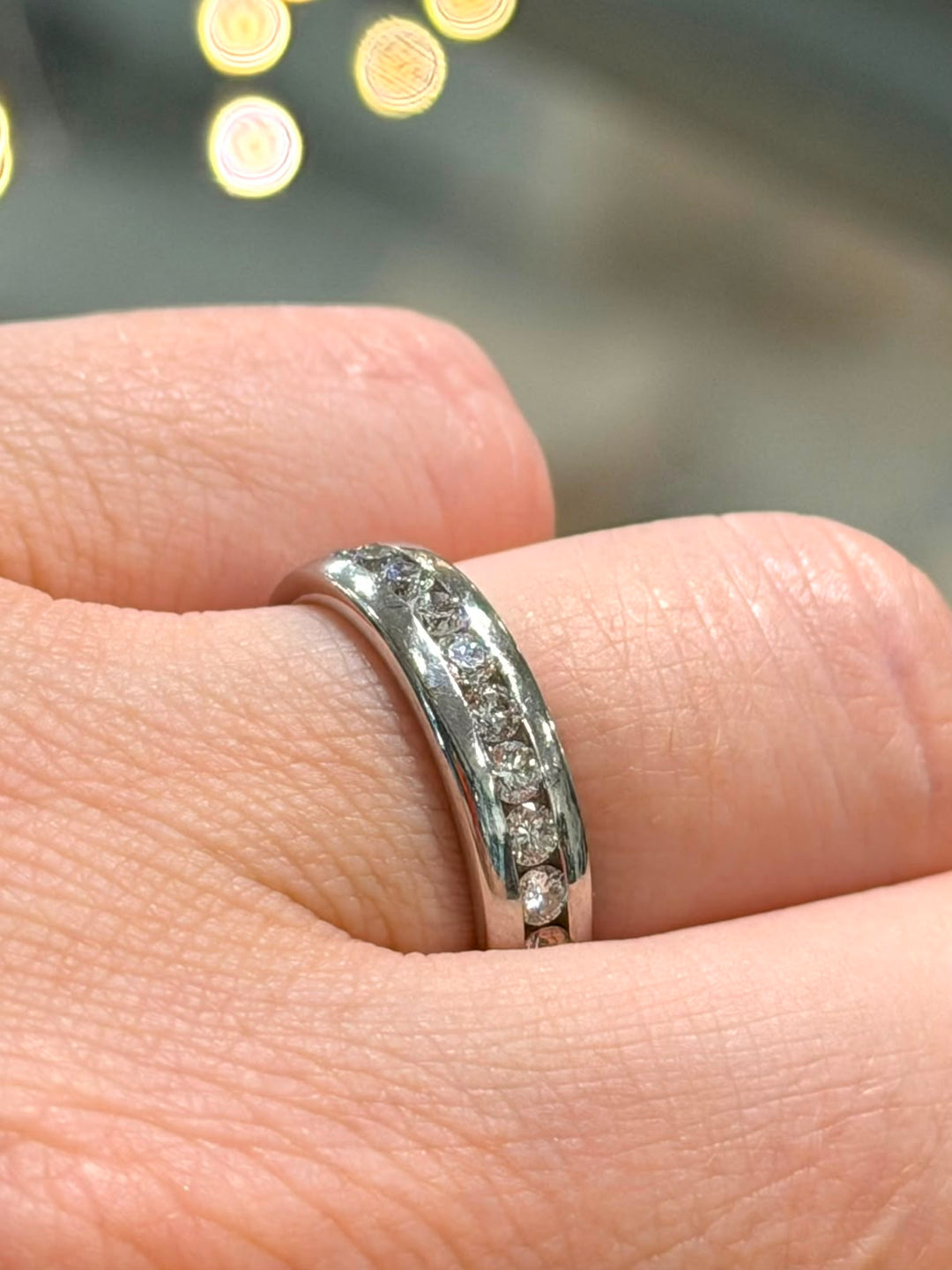 14K WHITE GOLD DIAMOND BAND RING