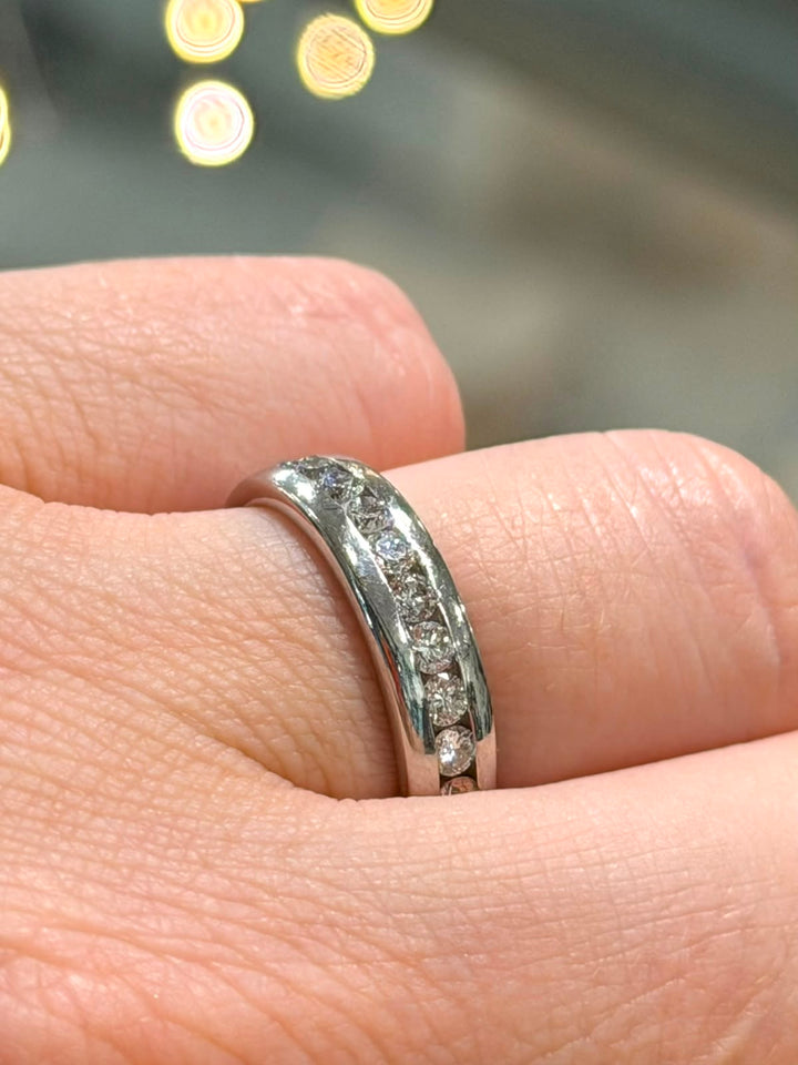 14K WHITE GOLD DIAMOND BAND RING