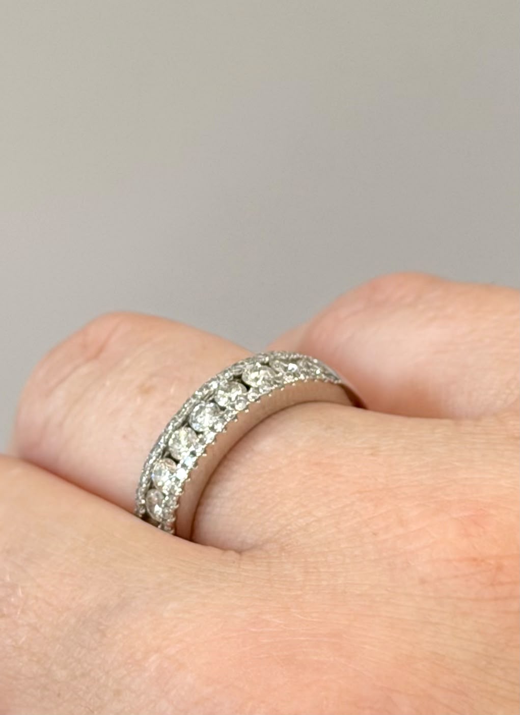 14K WHITE GOLD DIAMOND BAND RING
