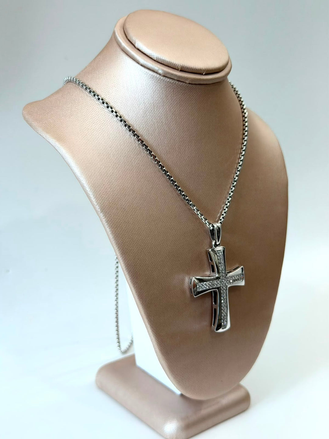 14K WHITE GOLD DIAMOND CROSS PENDANT NECKLACE
