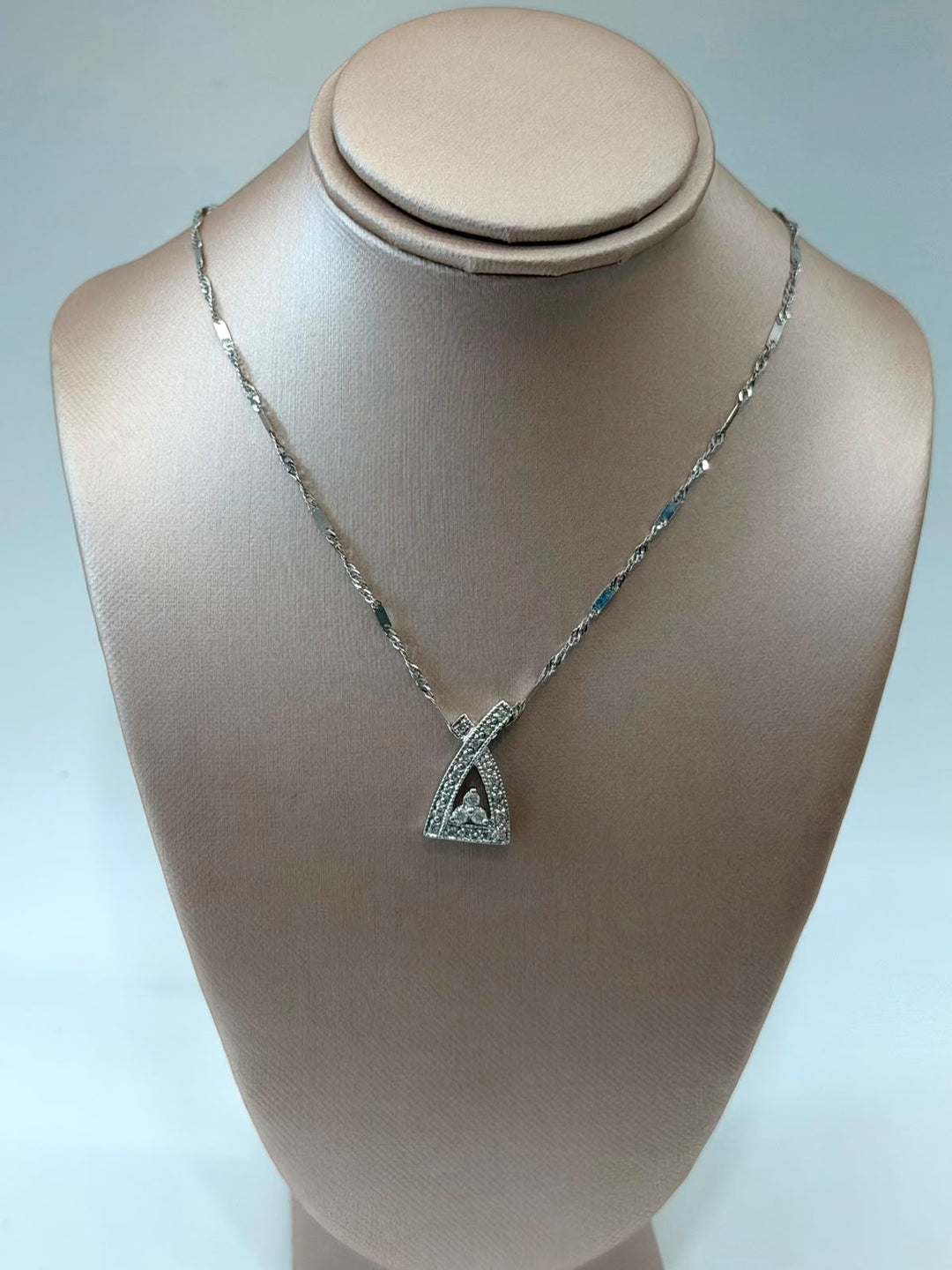 14K WHITE GOLD DIAMOND PENDANT NECKLACE