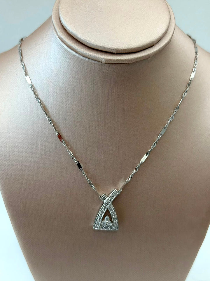14K WHITE GOLD DIAMOND PENDANT NECKLACE