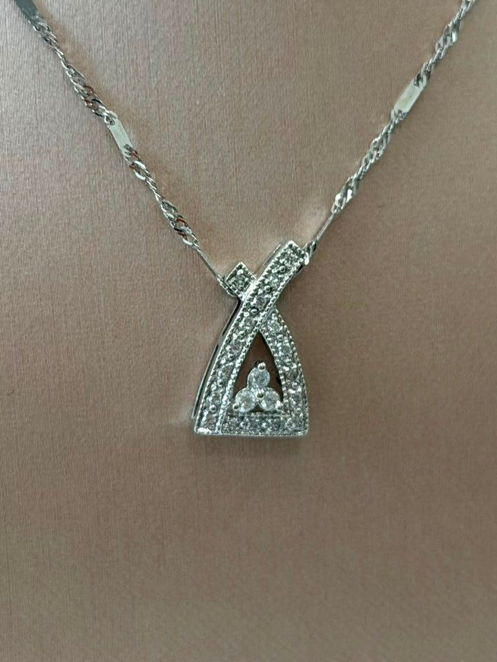 14K WHITE GOLD DIAMOND PENDANT NECKLACE
