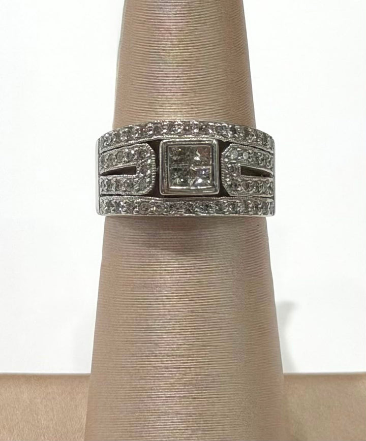 14K  WHITE GOLD DIAMOND RING
