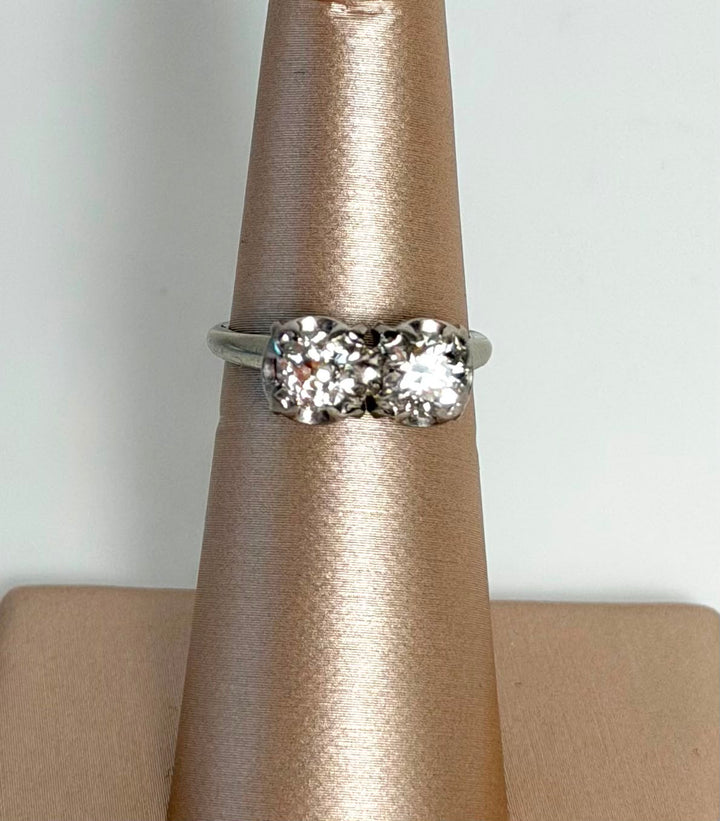 14K WHITE GOLD DIAMOND RING