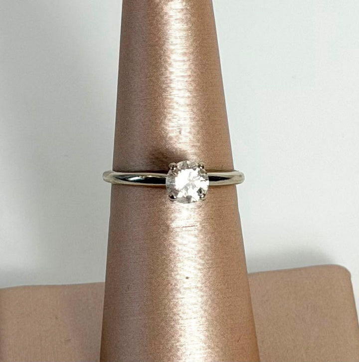 14K WHITE GOLD DIAMOND SOLITAIRE RING