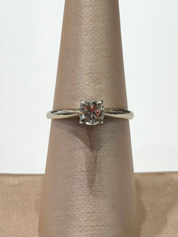 14K WHITE GOLD DIAMOND SOLITAIRE RING