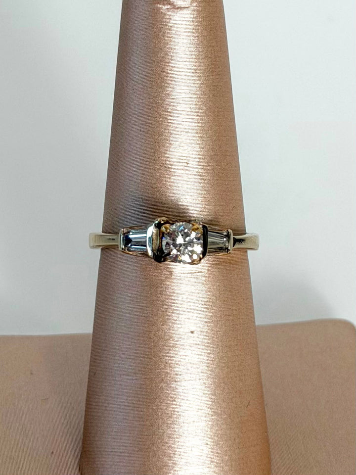 14K WHITE GOLD DIAMOND SOLITAIRE RING