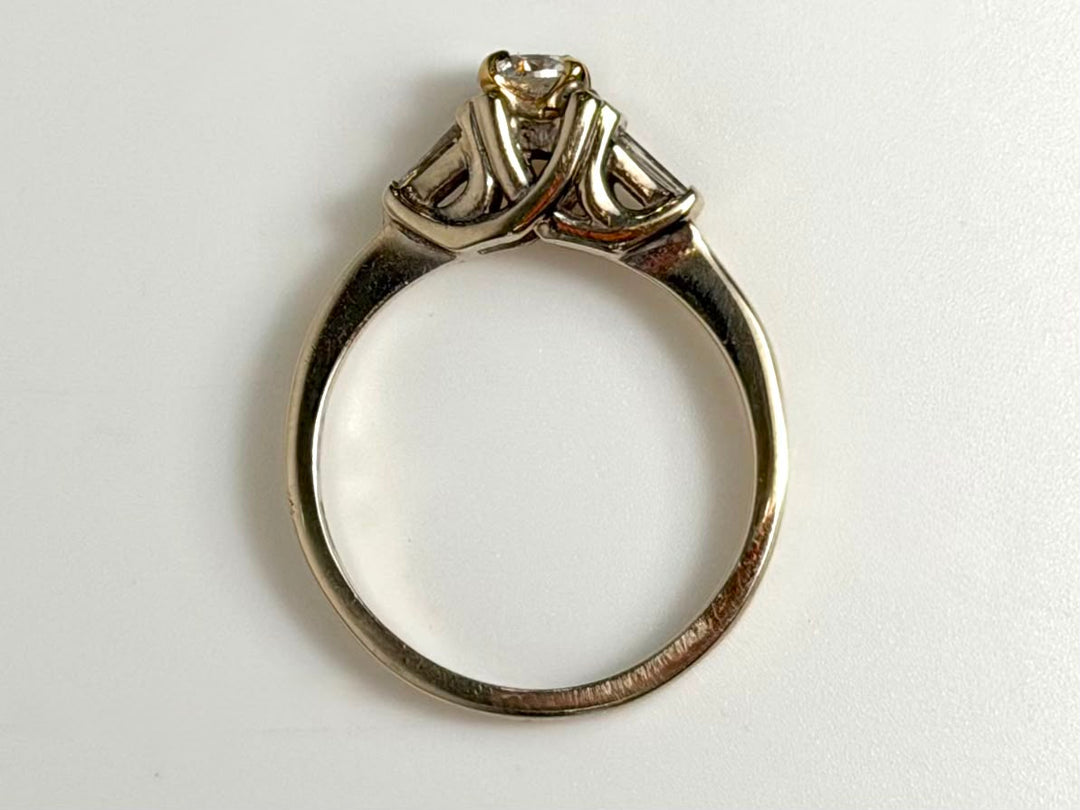14K WHITE GOLD DIAMOND SOLITAIRE RING