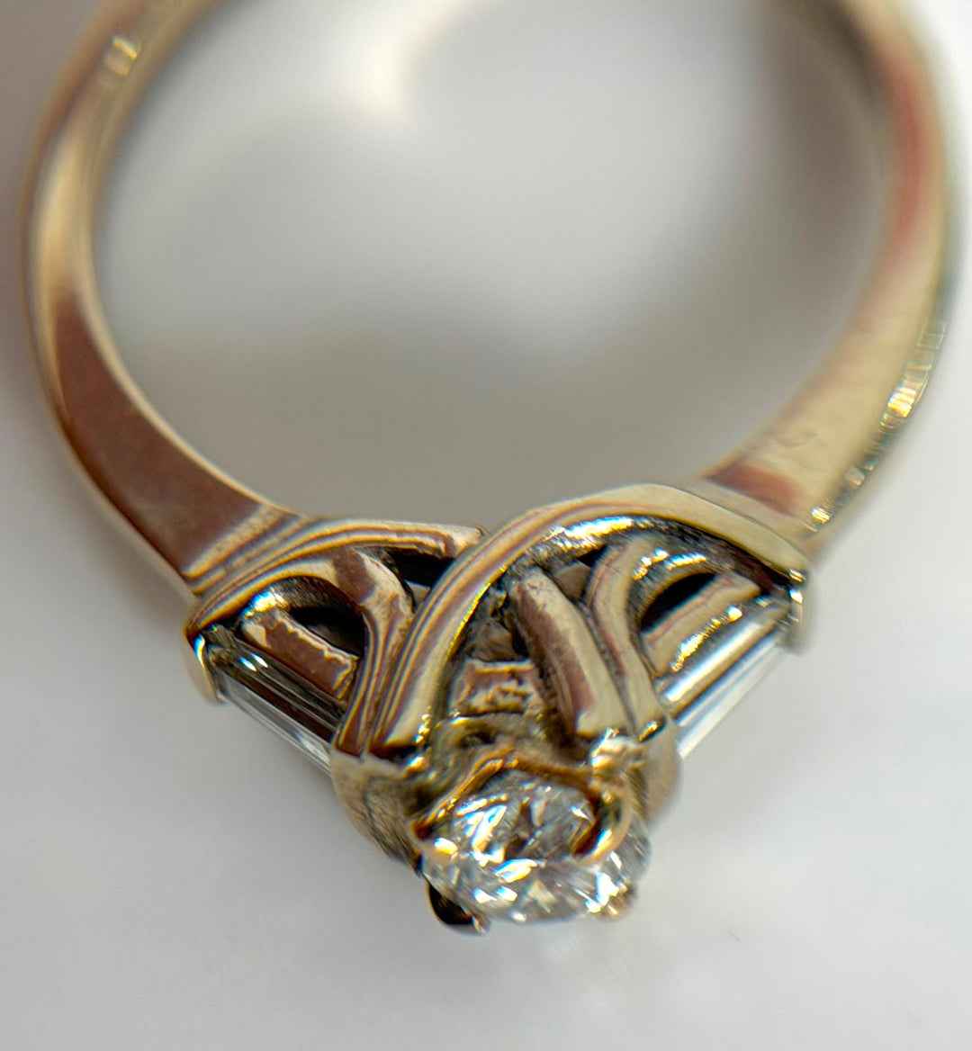 14K WHITE GOLD DIAMOND SOLITAIRE RING