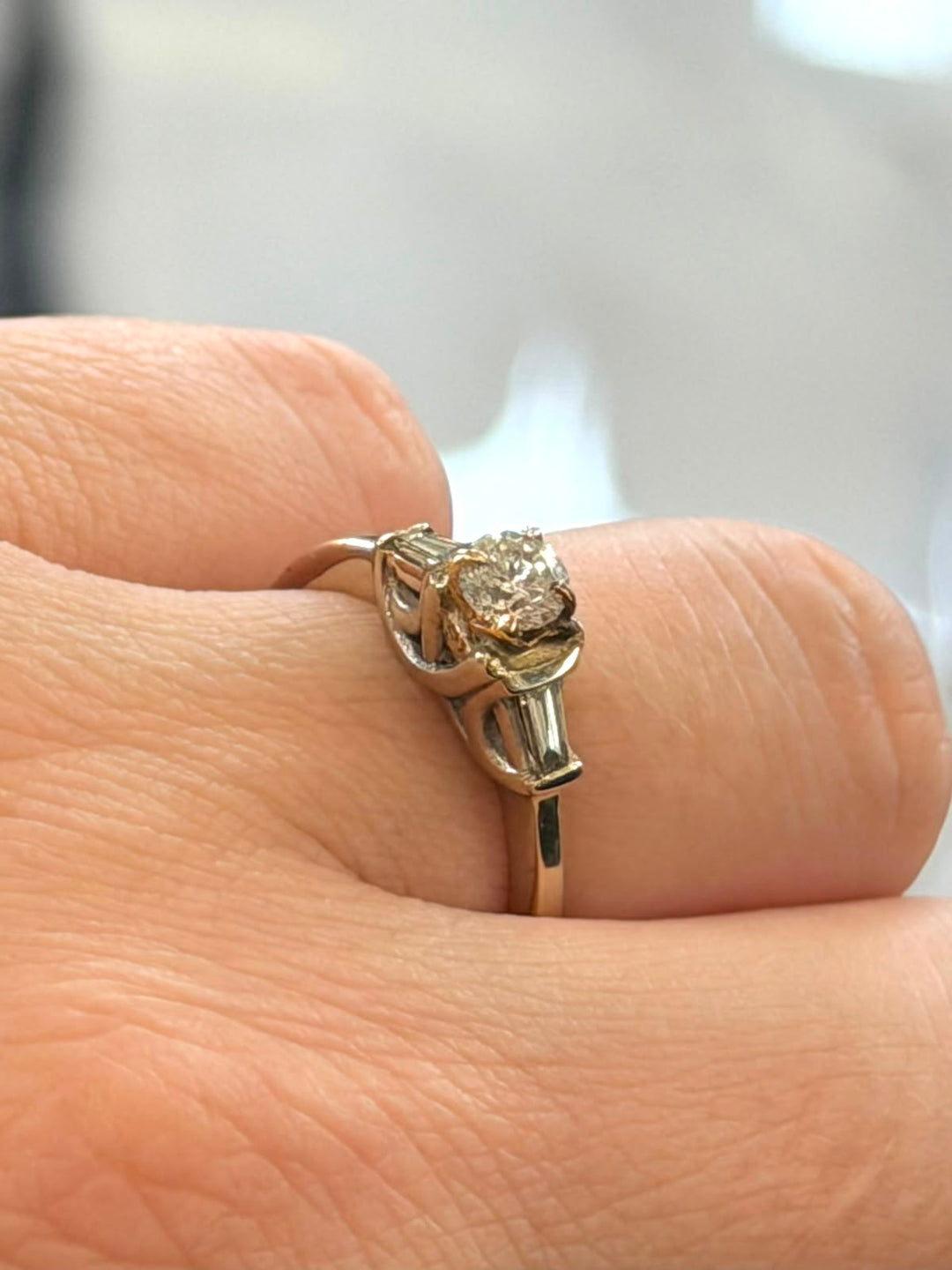 14K WHITE GOLD DIAMOND SOLITAIRE RING