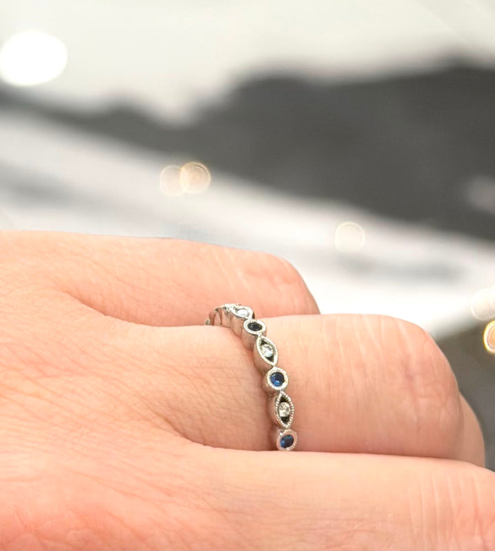 14K WHITE GOLD SAPPHIRE &amp; DIAMOND BAND RING