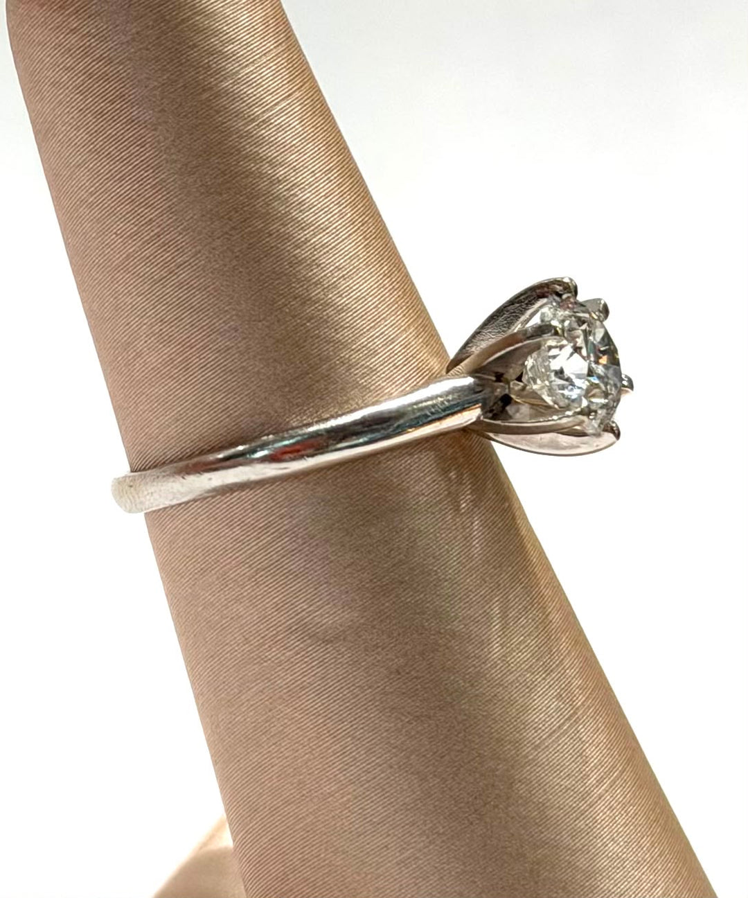 14K WHITE GOLD SOLITAIRE DIAMOND RING