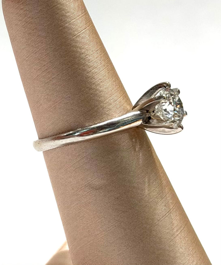 14K WHITE GOLD SOLITAIRE DIAMOND RING