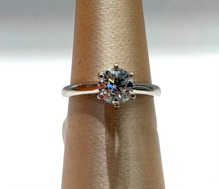 14K WHITE GOLD SOLITAIRE DIAMOND RING