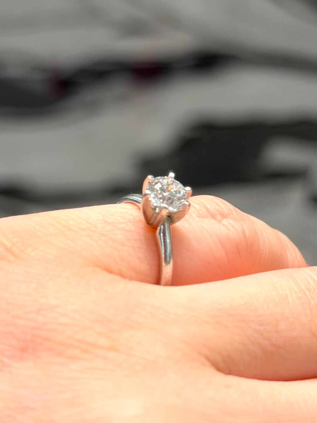 14K WHITE GOLD SOLITAIRE DIAMOND RING