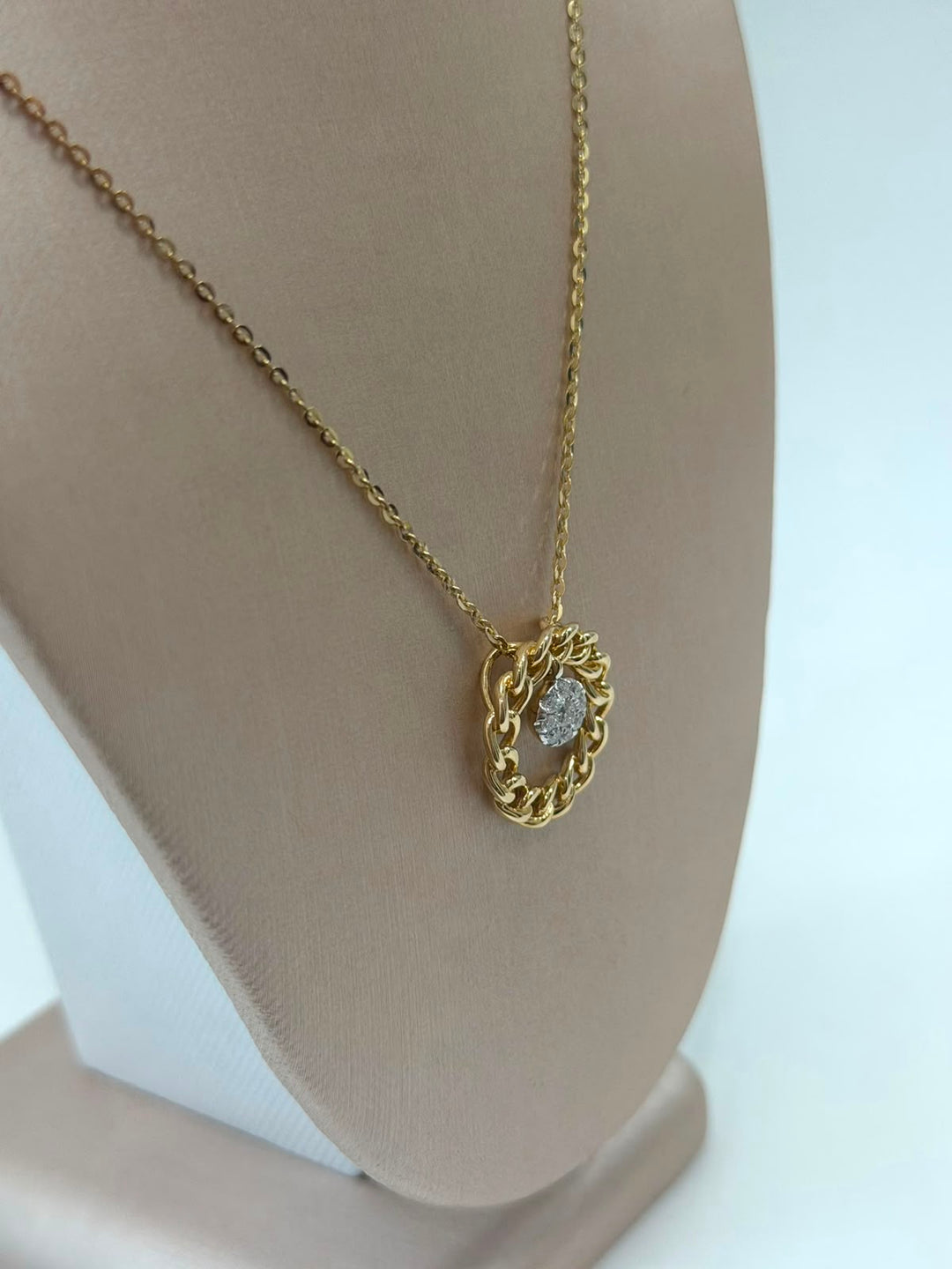 14K YELLOW GOLD DIAMOND CIRCLE PENDANT NECKLACE