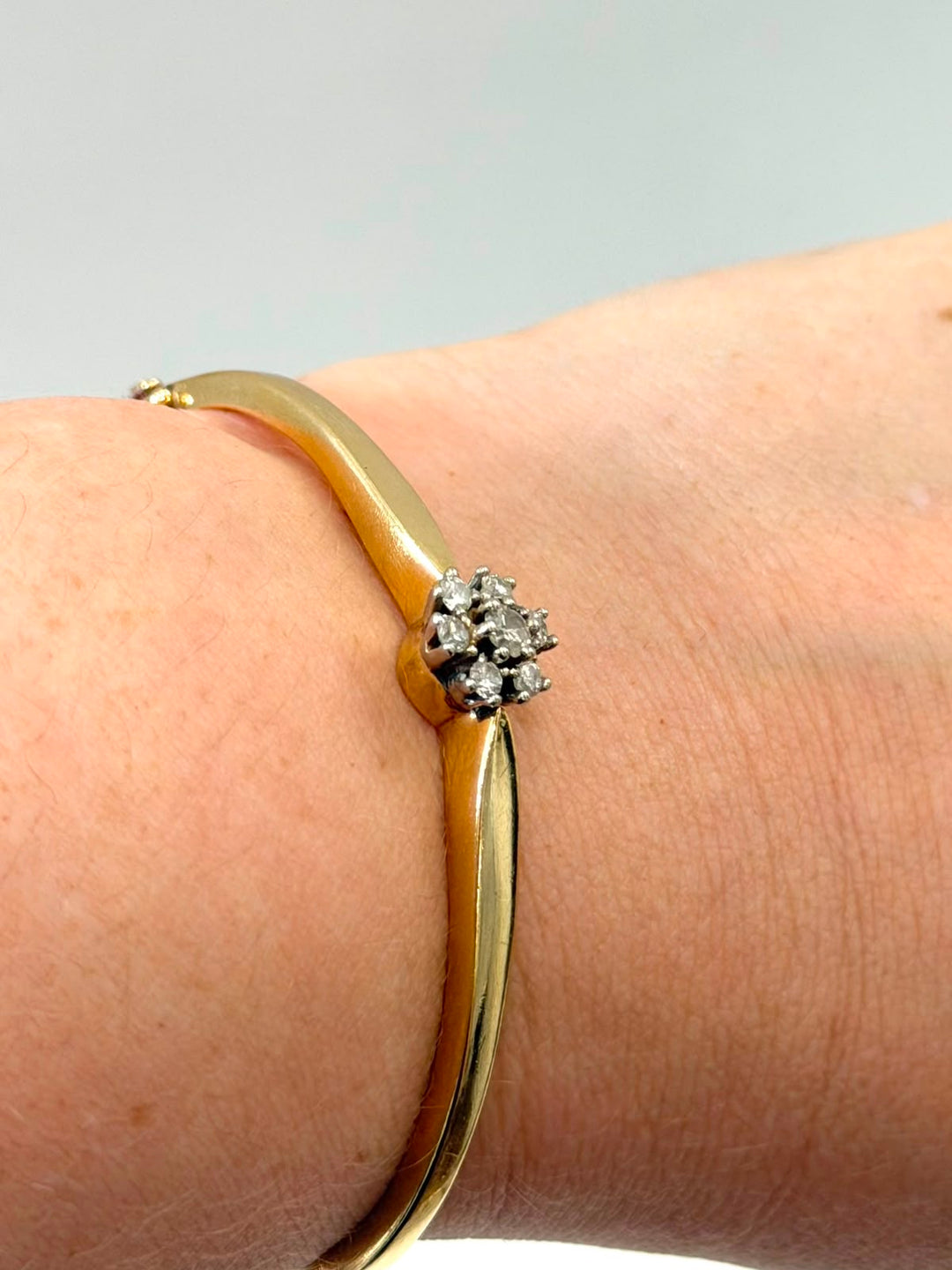 14K YELLOW GOLD DIAMOND CLUSTER BANGLE BRACELET
