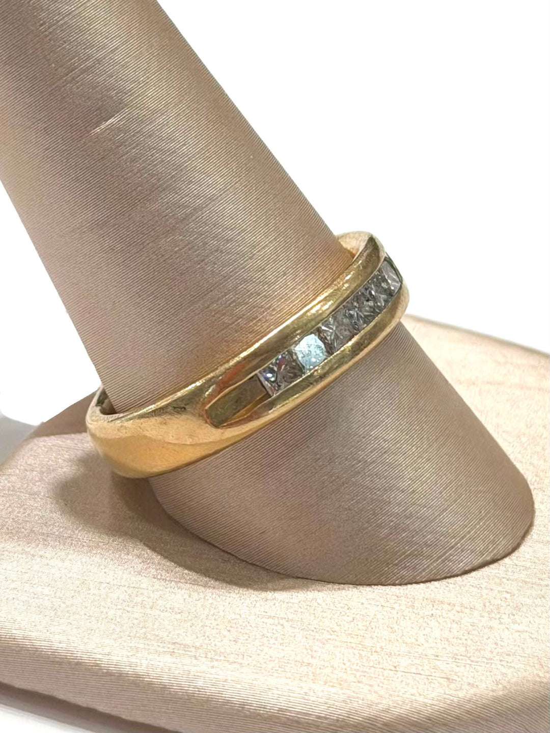14K YELLOW GOLD PRINCESS CUT DIAMOND BAND RING