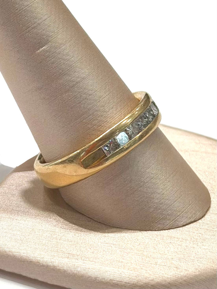 14K YELLOW GOLD PRINCESS CUT DIAMOND BAND RING