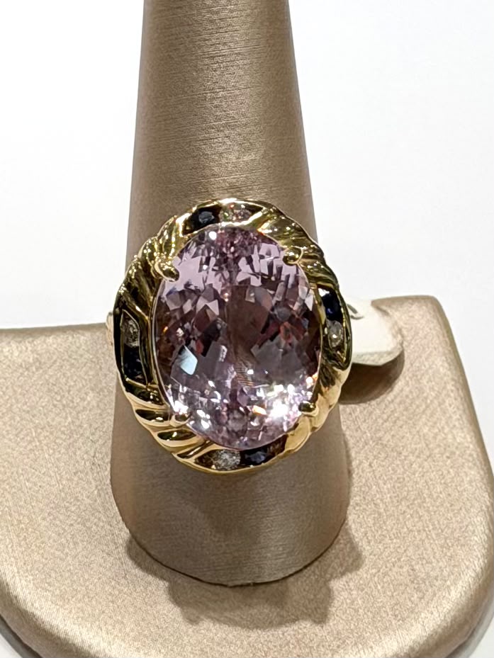 14K YELLOW GOLD VINTAGE PINK GEMSTONE RING