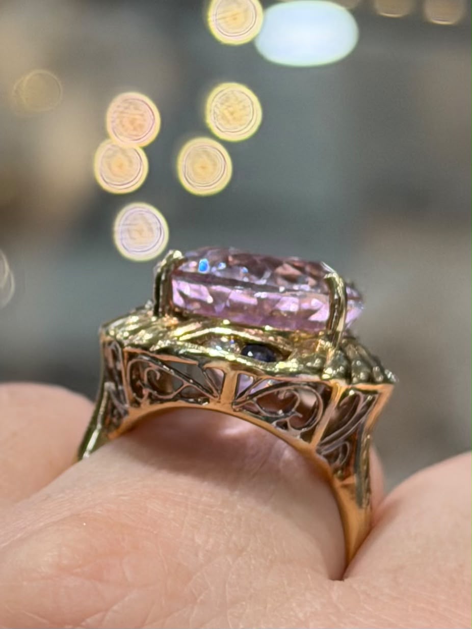 14K YELLOW GOLD VINTAGE PINK GEMSTONE RING