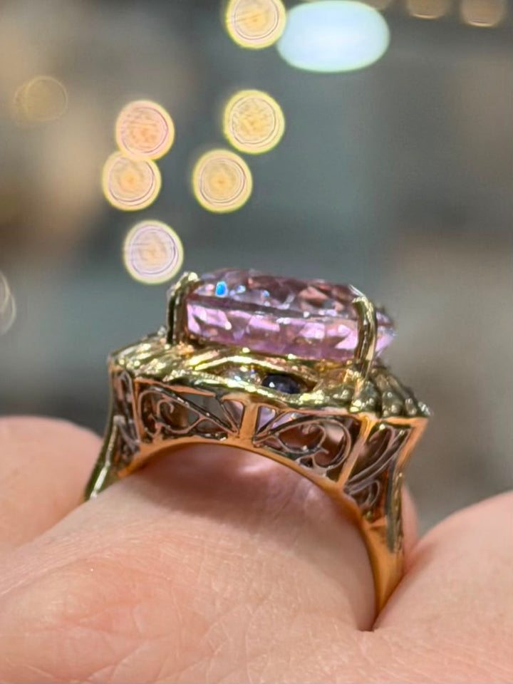 14K YELLOW GOLD VINTAGE PINK GEMSTONE RING
