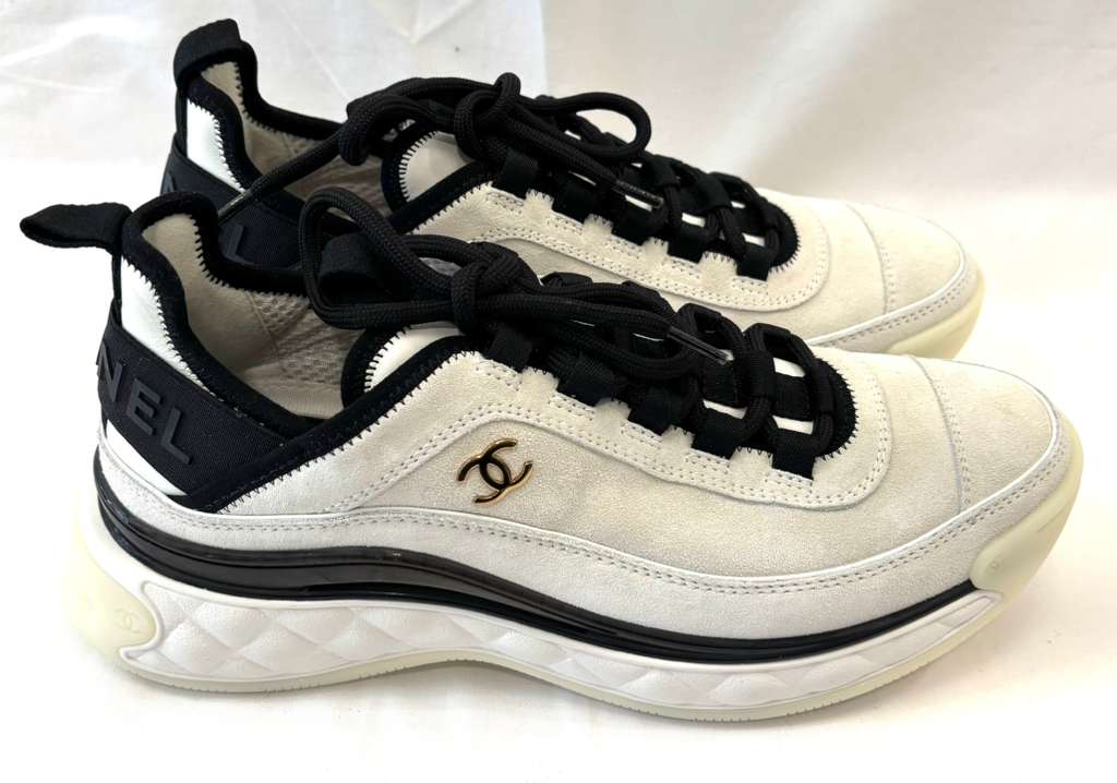 CHANEL INTERLOCKING CC LOGO LEATHER SNEAKERS