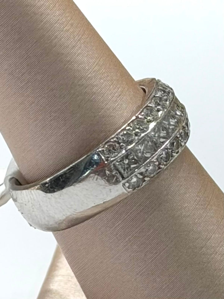 18K WHITE GOLD DIAMOND BAND RING