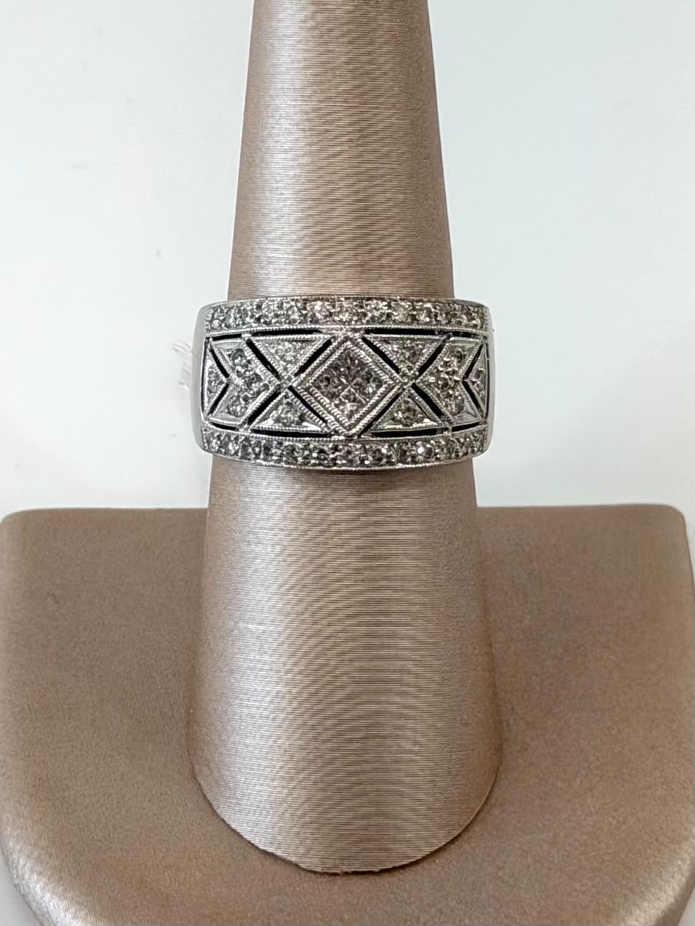 18K WHITE GOLD DIAMOND GEOMETRIC WIDE BAND RING