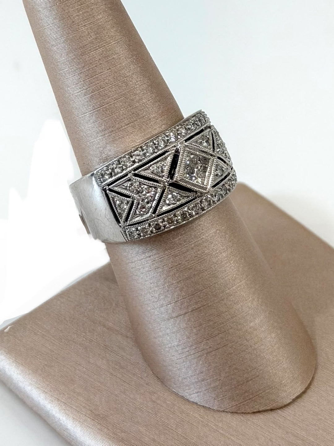 18K WHITE GOLD DIAMOND GEOMETRIC WIDE BAND RING