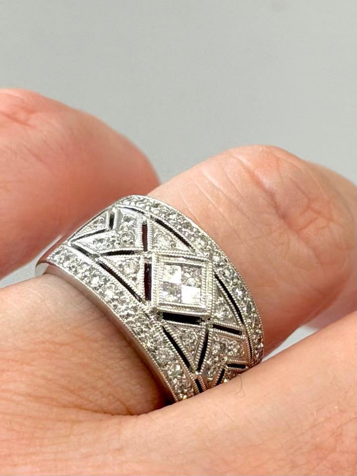 18K WHITE GOLD DIAMOND GEOMETRIC WIDE BAND RING