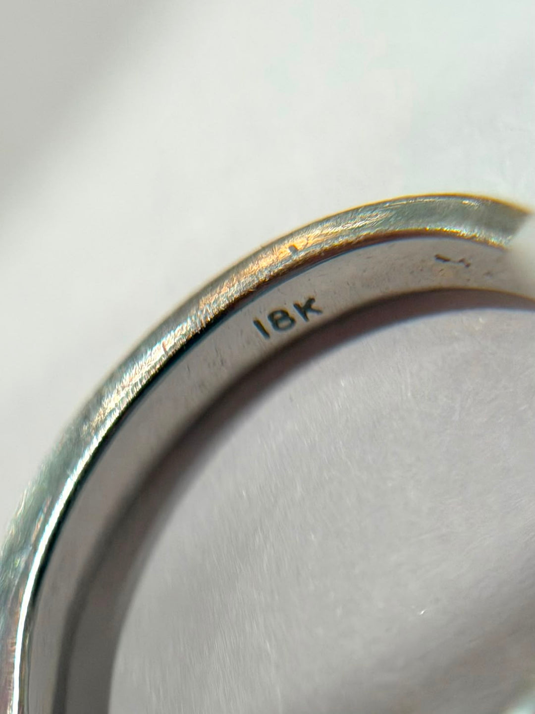18K WHITE GOLD SOLITAIRE DIAMOND RING