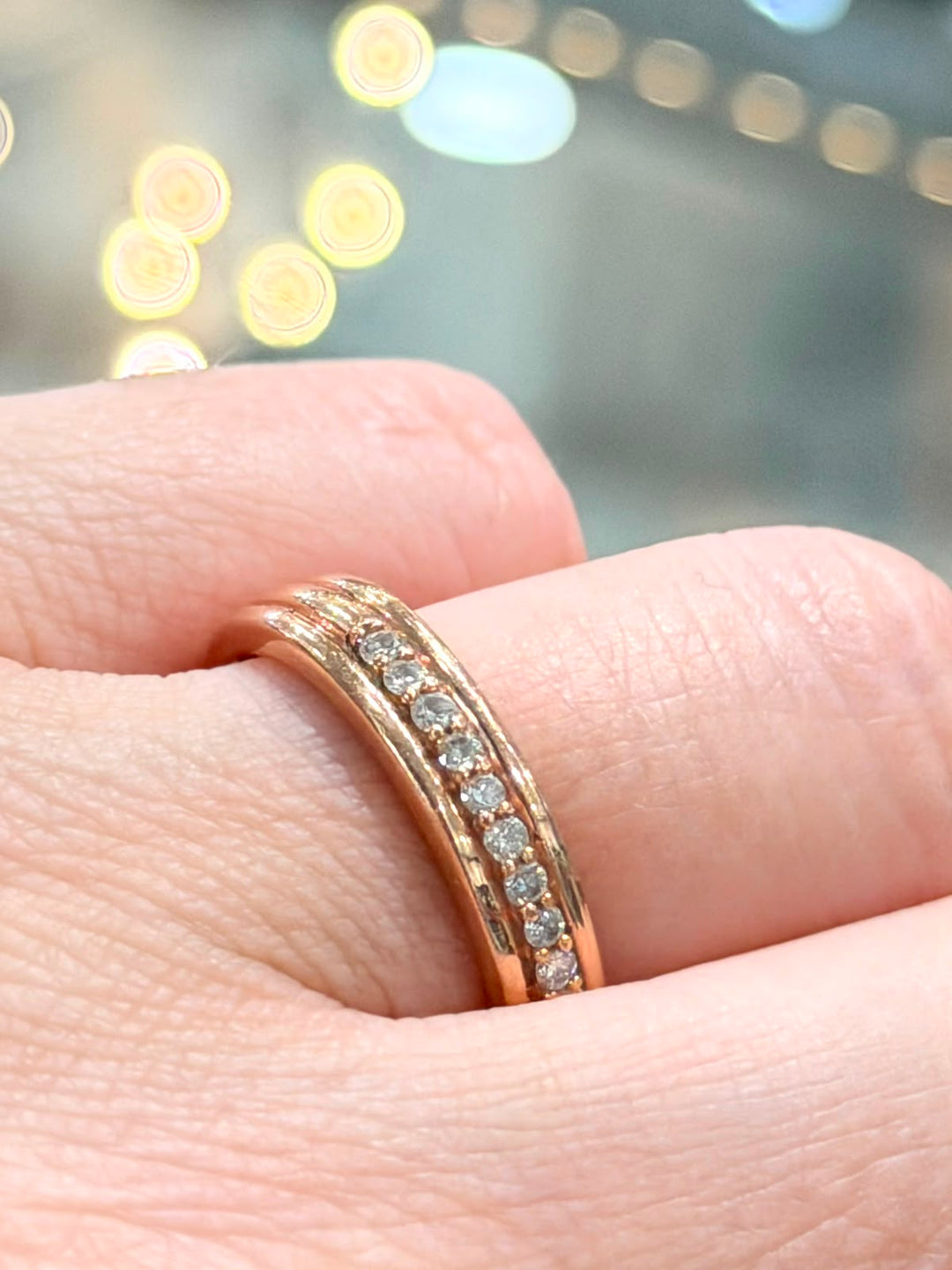 18K YELLOW GOLD DIAMOND BAND RING