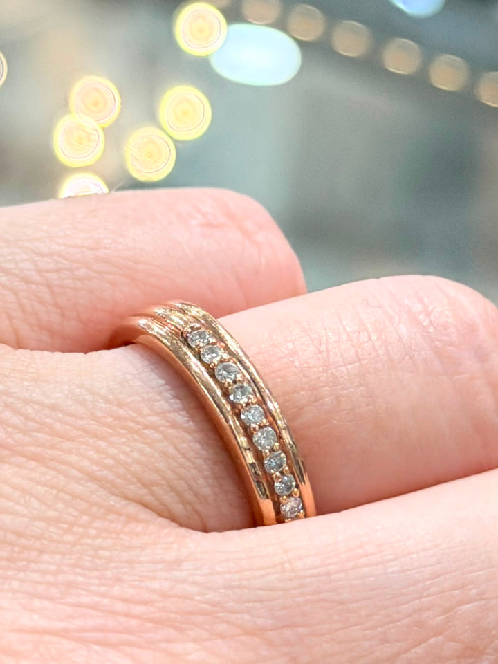 18K YELLOW GOLD DIAMOND BAND RING