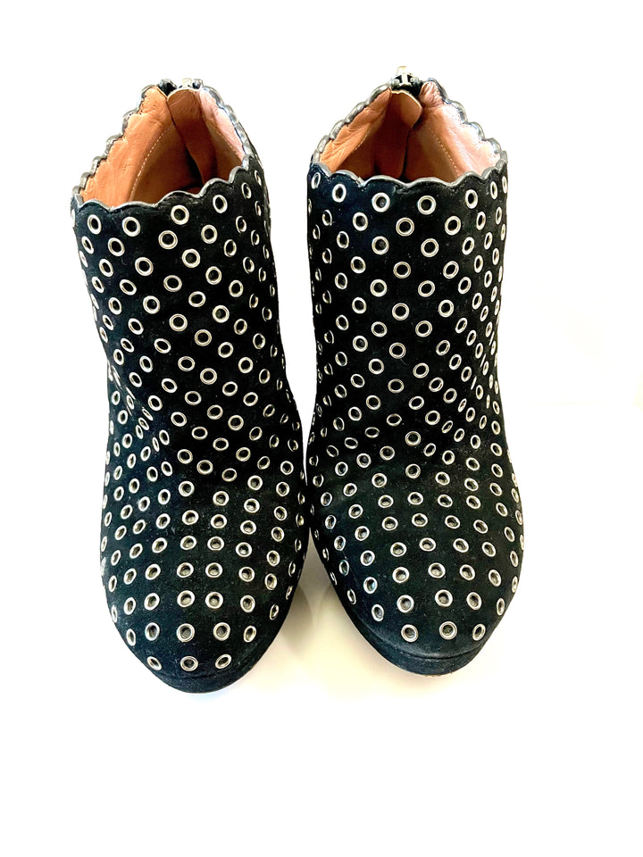 ALAÏA SUEDE EYELET BOOTIES