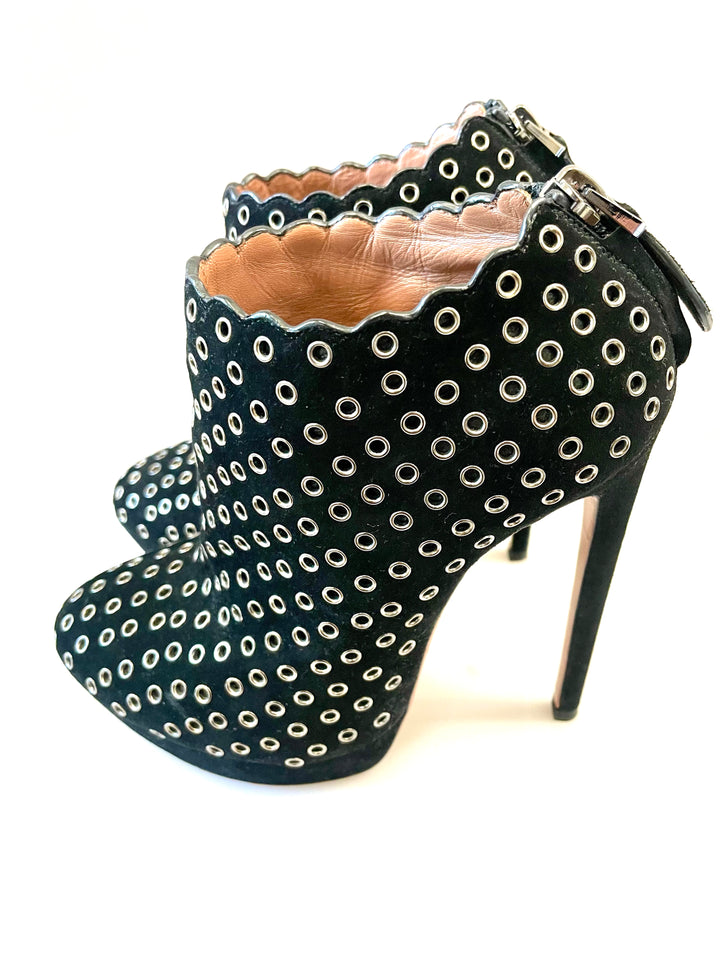 ALAÏA SUEDE EYELET BOOTIES