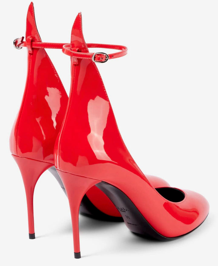 ALAÏA DÉCOLLETÉ 90 PATENT LEATHER ANKLE STRAP PUMPS – RED