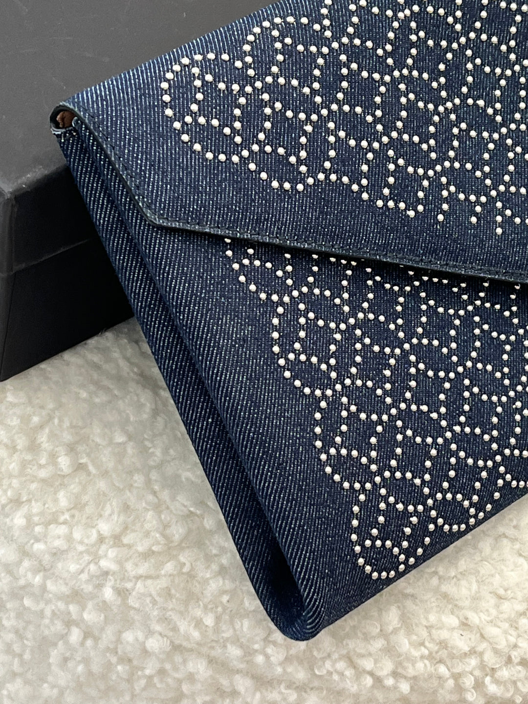 ALAÏA OUM ARABESQUE STUDDED ENVELOPE CLUTCH BAG